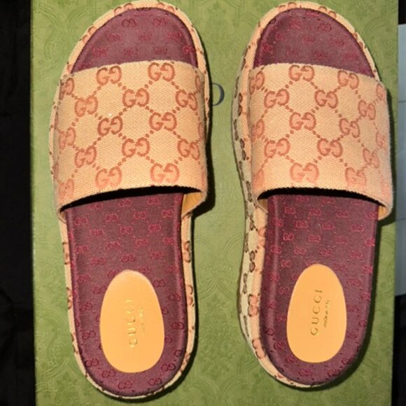 GUCCI CANVAS PRINTED SLIDES- BURGENDY / TAN